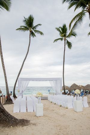 destination wedding beach ceremony