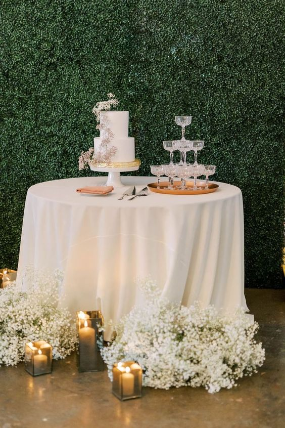 Baby's Breath Cake Table